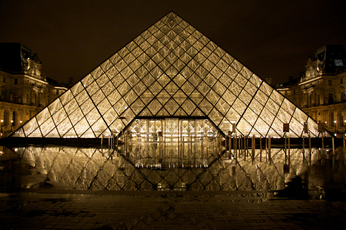 photo-wallpaper-at-night-at-the-louvre