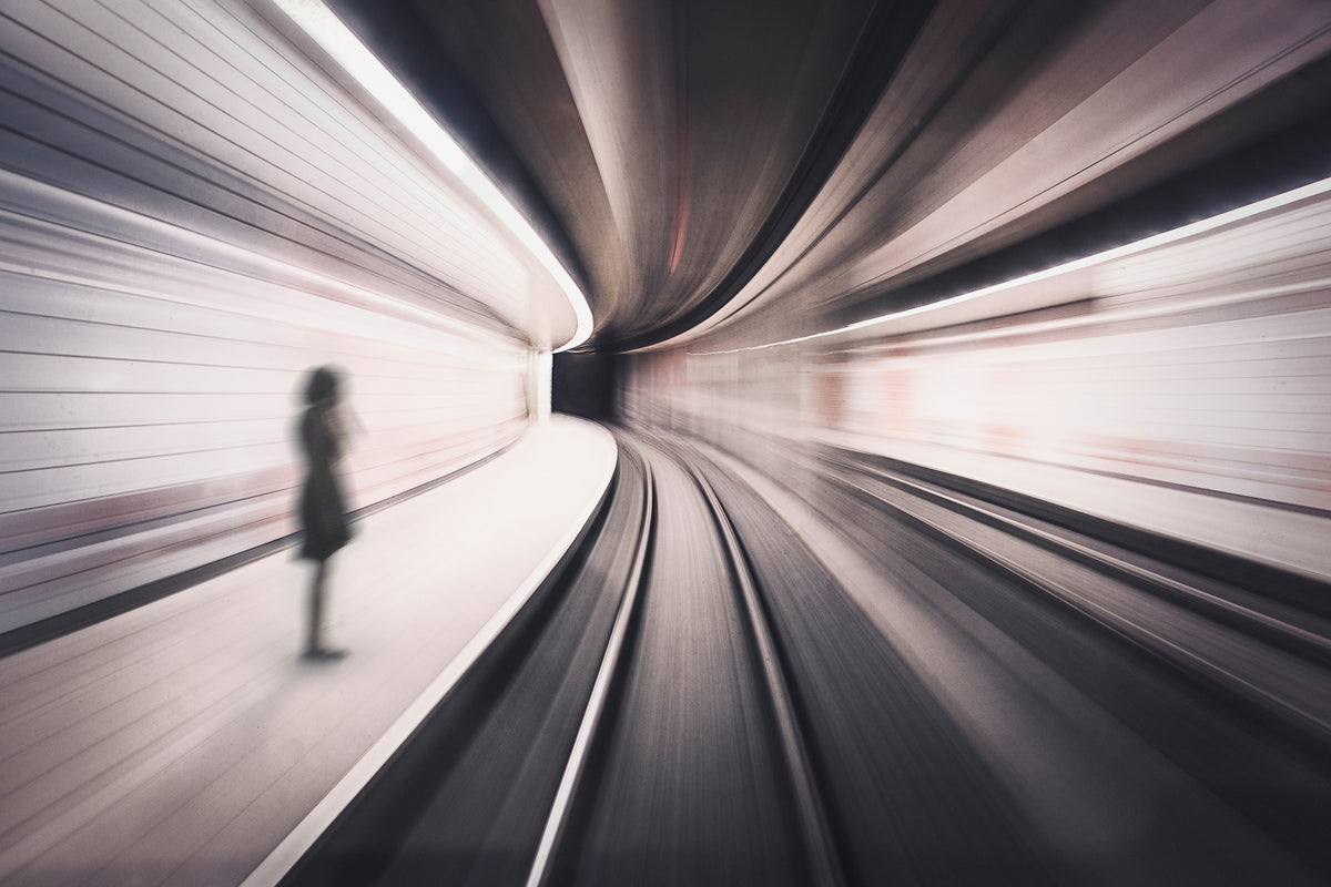 photo-wallpaper-the-girl-of-the-metro-station