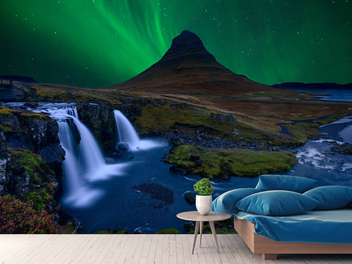 photo-wallpaper-kirkjufell-under-a-boreal-green-sky